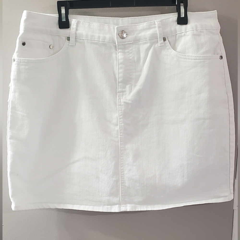 Christopher & Banks White Mini Skirt With Shorts Built In Underneath. Sz 14